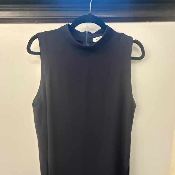 REFERENCE WOMENS SLEEVELESS DRESS SHIRT, SIZE SMALL, NAVY - Picture 4 of 12